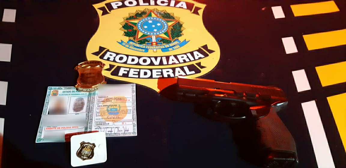Material apreendido com o falso policial